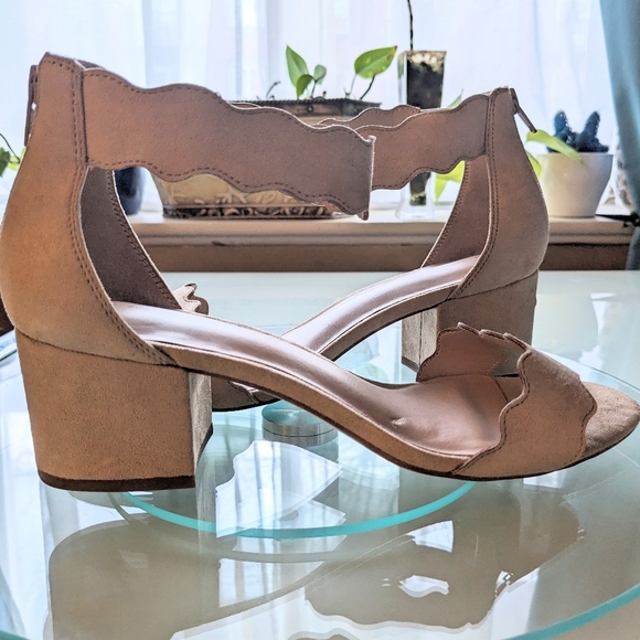 Pennington's, Scalloped edge, vegan, block heel sandals. - Picture 13 of 16